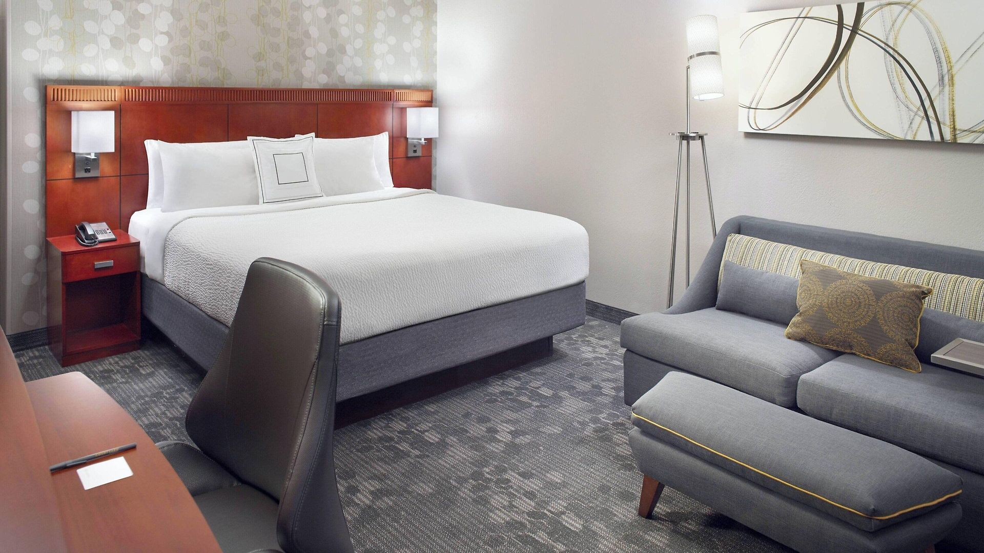 Courtyard Southpark Hotel 3*