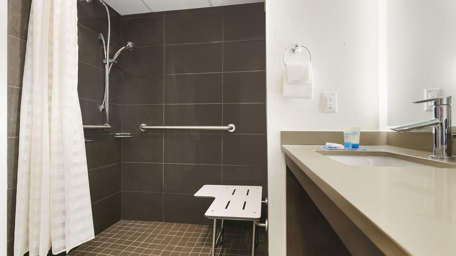 Hotel Towneplace By Marriott Loso Airport