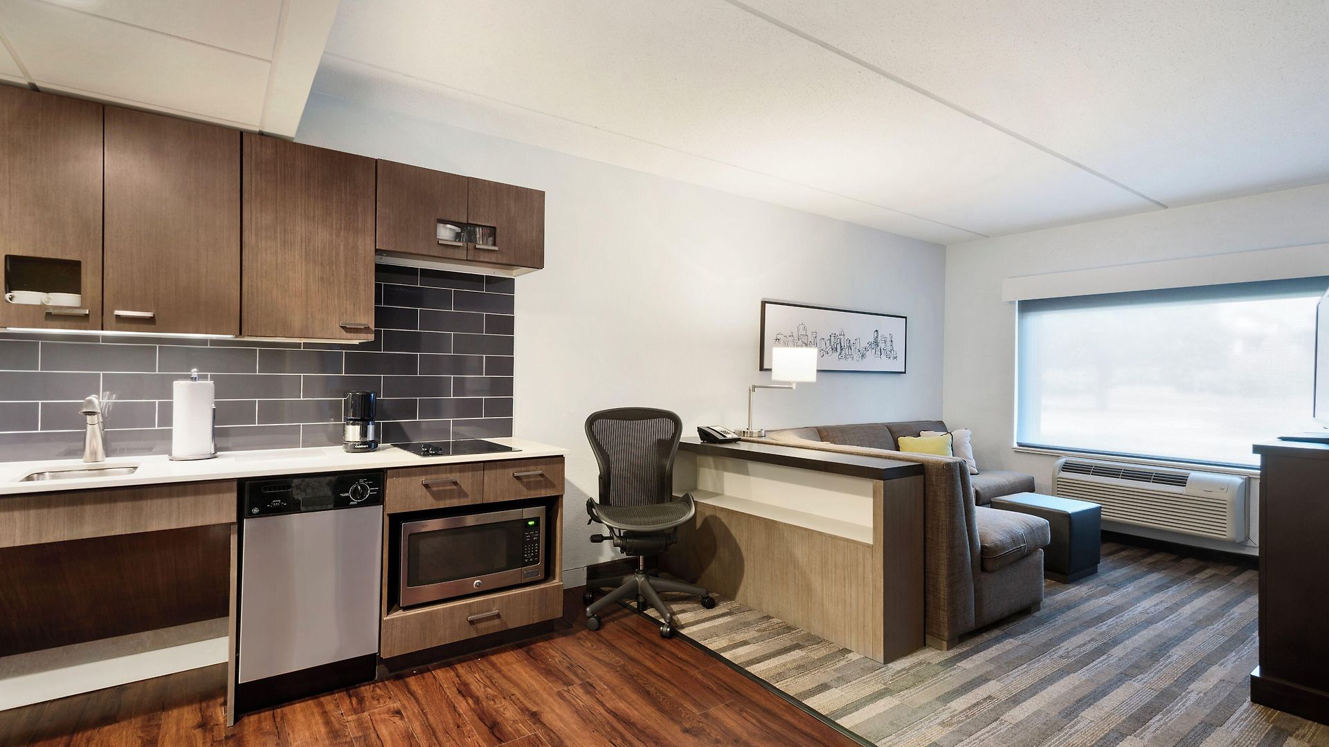 Hotel Towneplace By Marriott Loso Airport