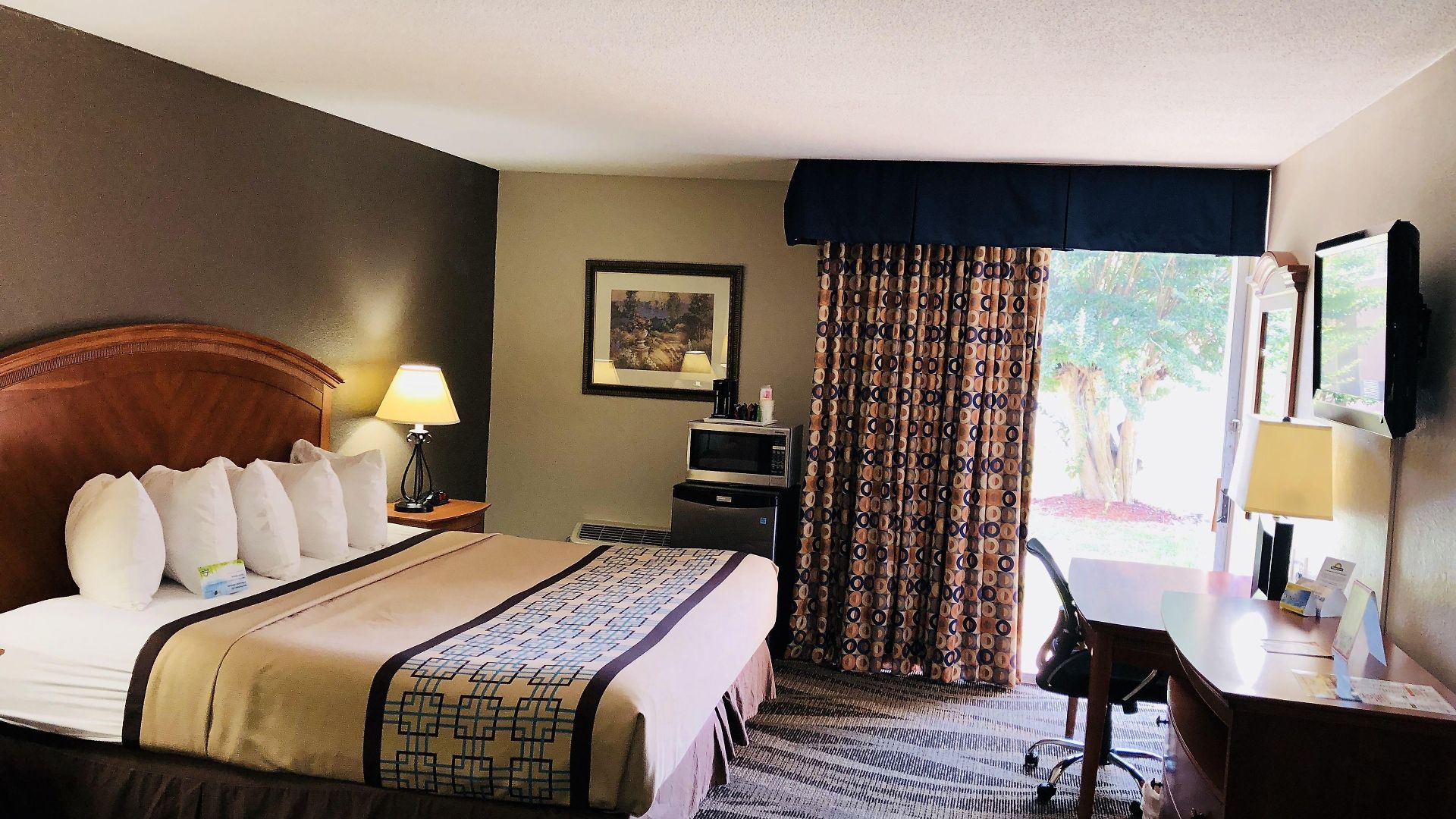 Days By Wyndham Charlotte/woodlawn Near Carowinds Charlotte