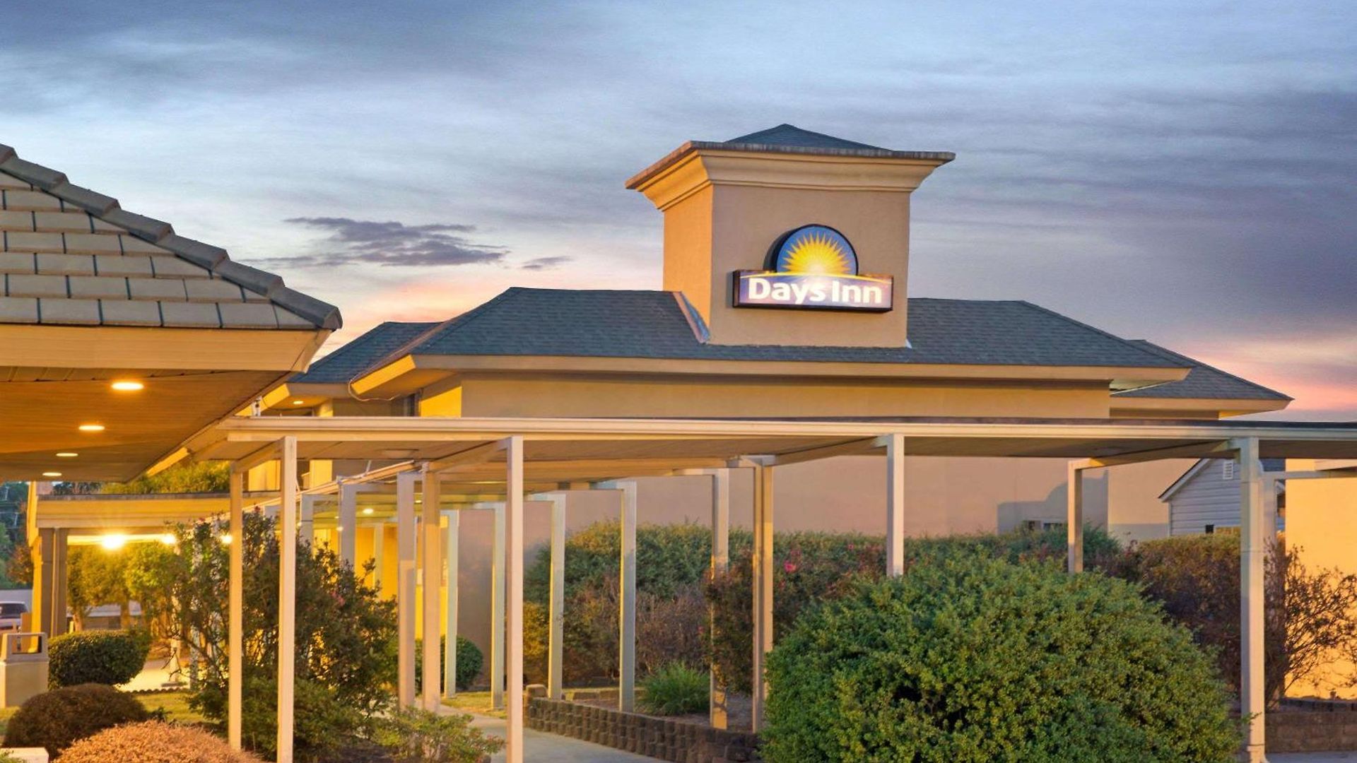 Days By Wyndham Charlotte/woodlawn Near Carowinds 2*