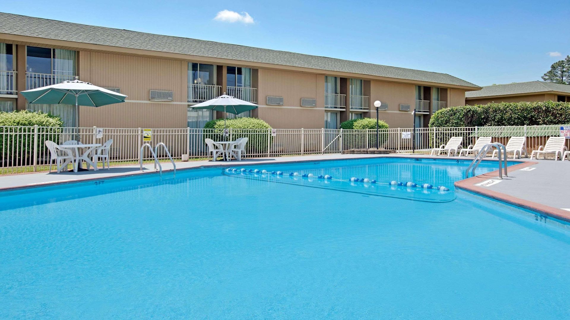 Motel Days By Wyndham Charlotte/woodlawn Near Carowinds Charlotte