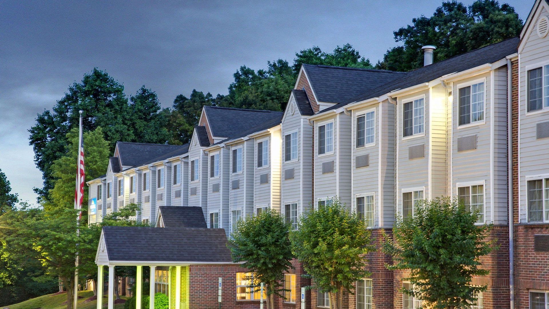 Microtel By Wyndham Place 2*
