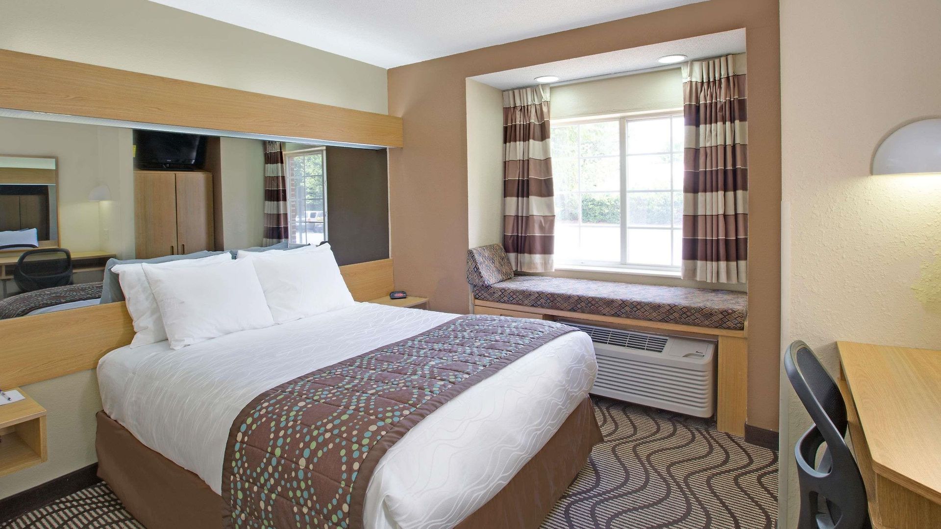 Microtel By Wyndham Place Hotel 2*