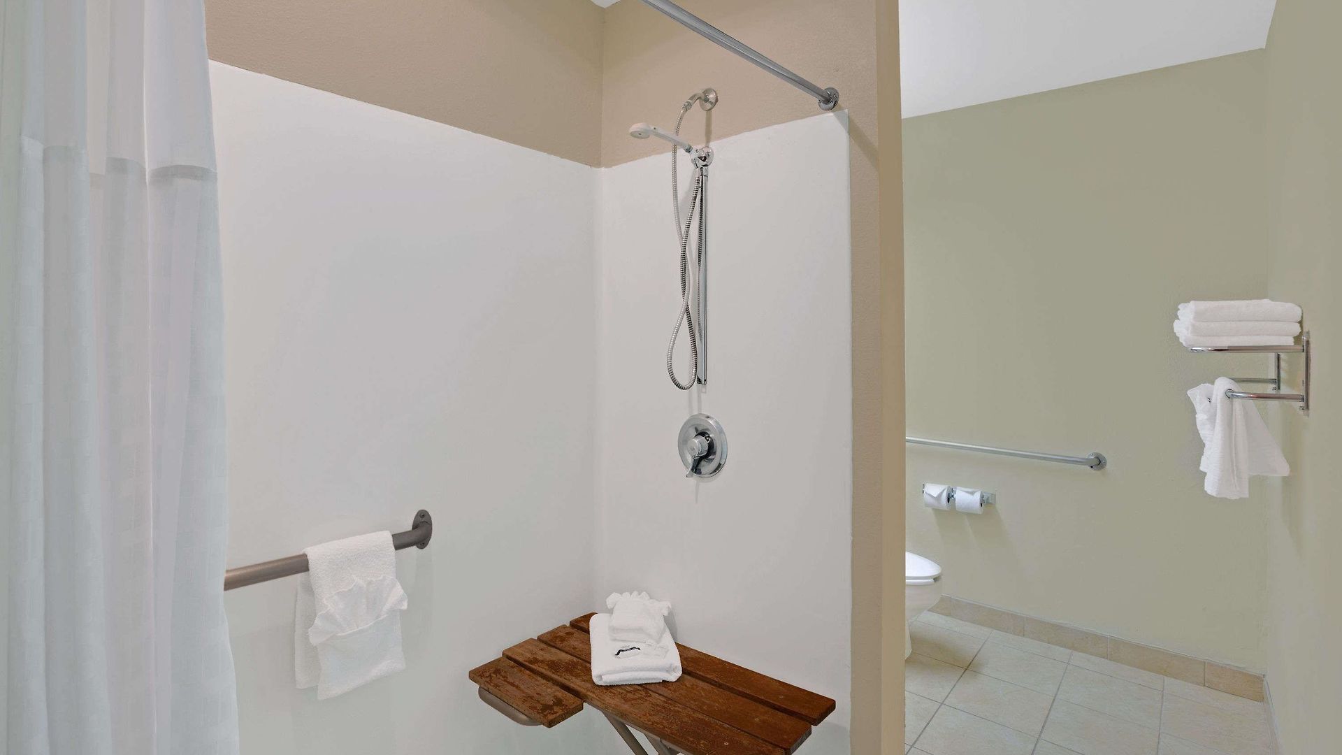 Hotel Microtel By Wyndham Place 2*