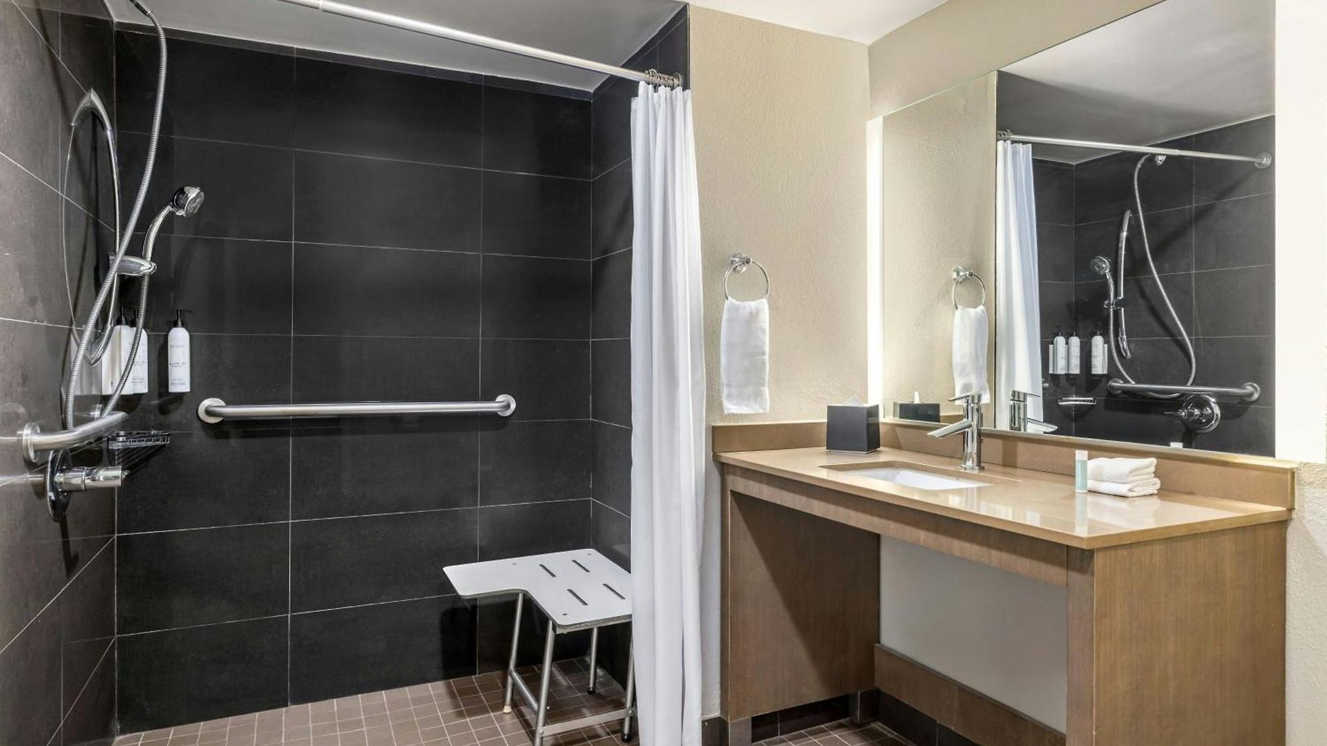 Hotel Towneplace By Marriott Loso Airport