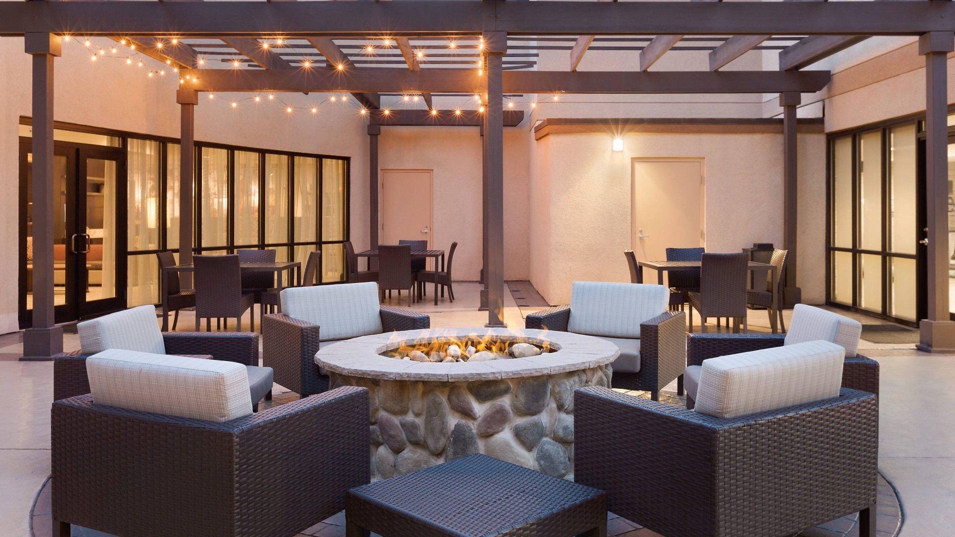 Hotel Courtyard Airport North 3*