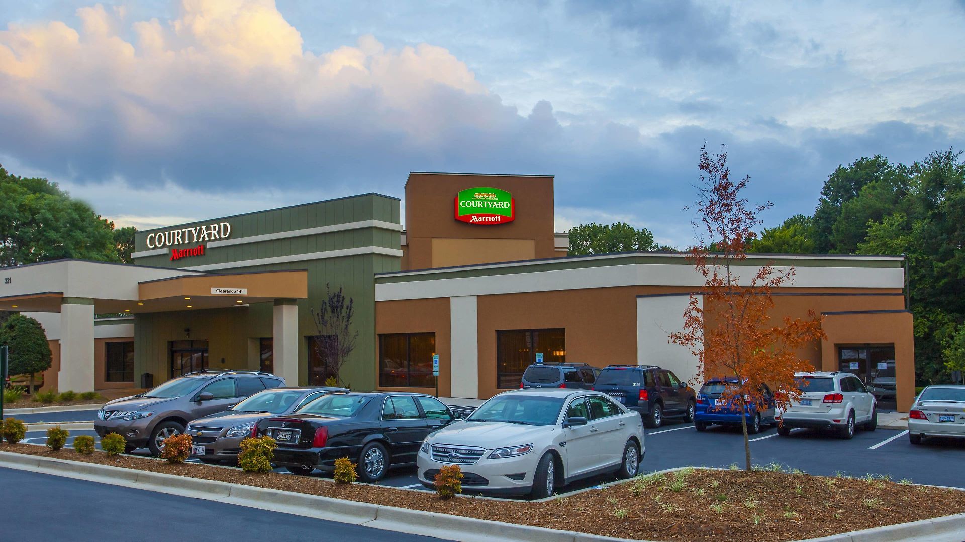 Courtyard By Marriott Airport Loso 3*