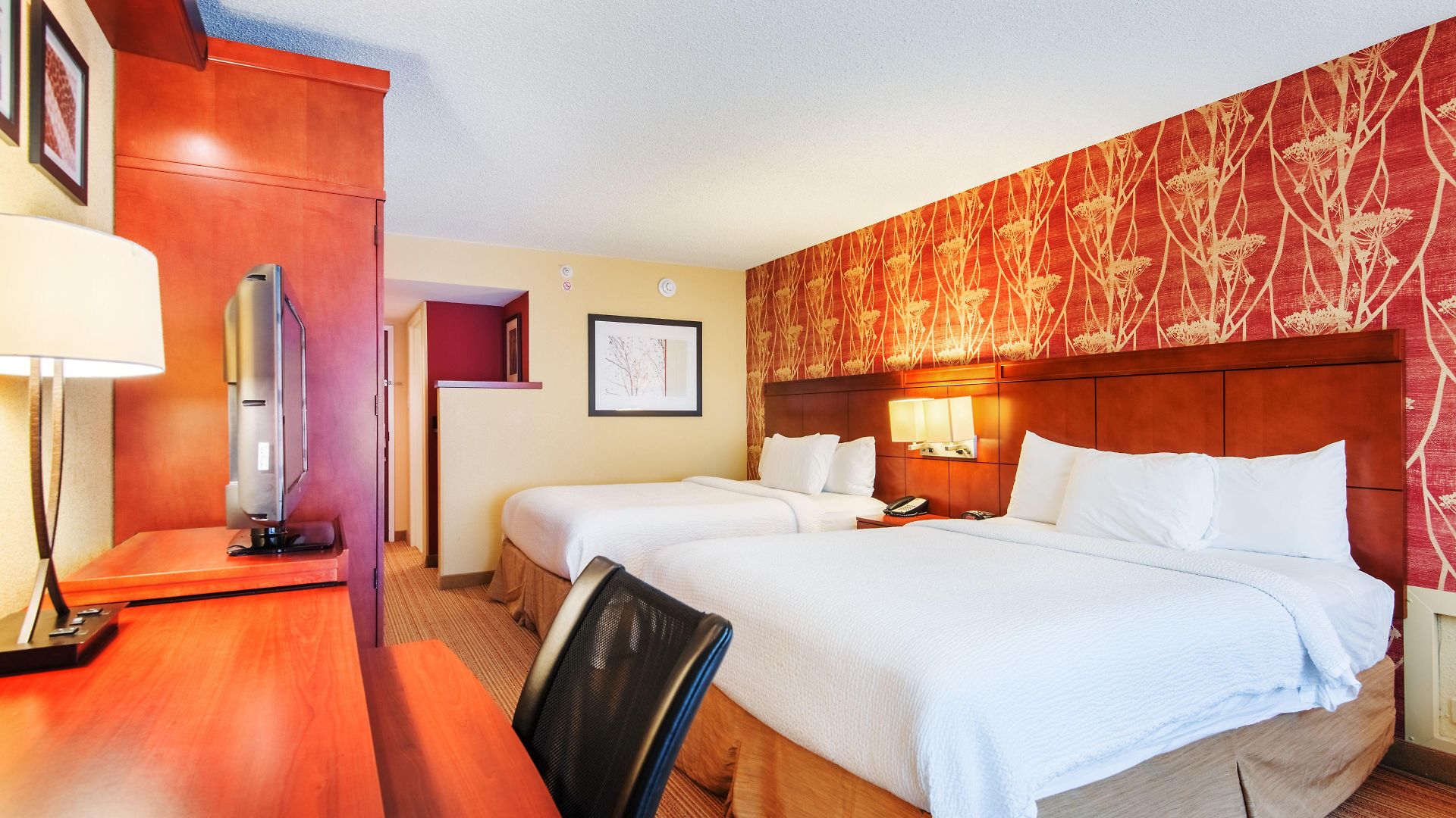 Courtyard By Marriott Airport Loso Hotel