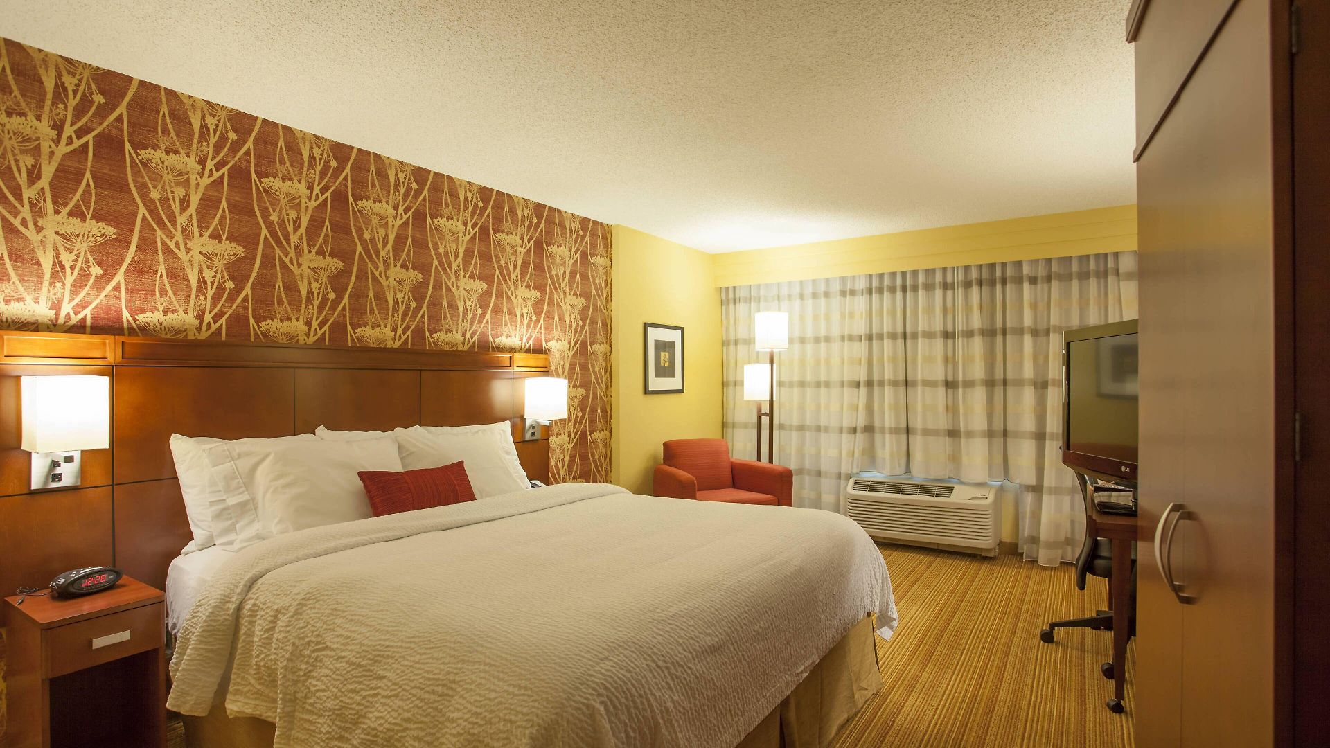 Courtyard By Marriott Airport Loso