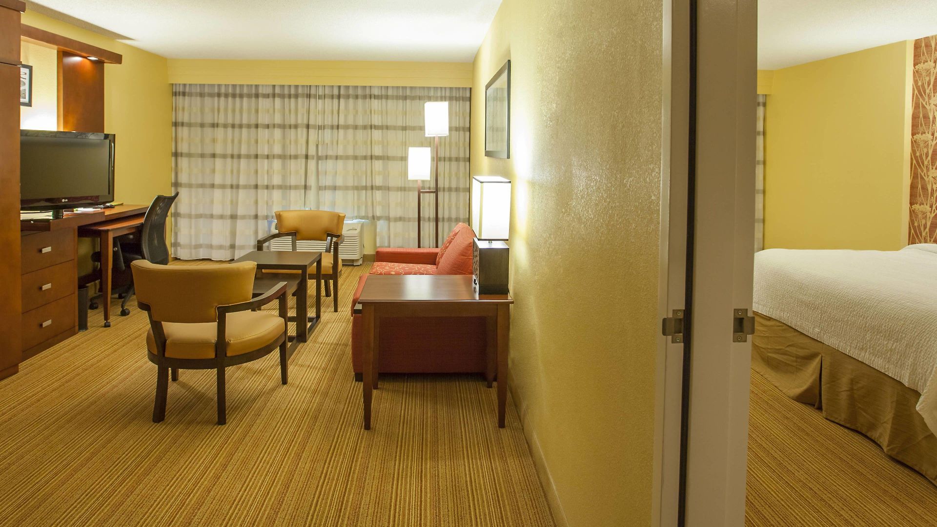 Courtyard By Marriott Airport Loso 3*