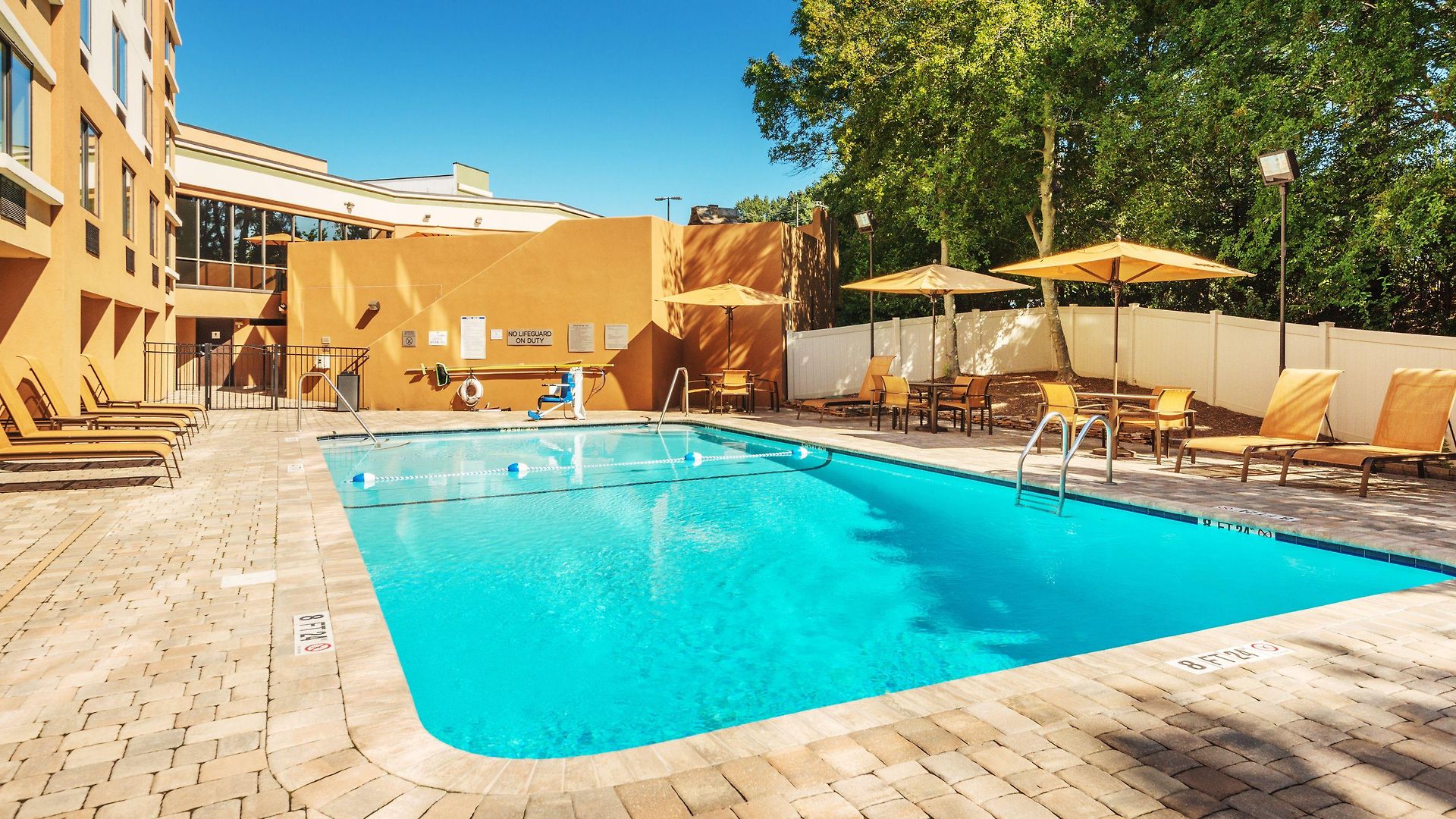 Courtyard By Marriott Airport Loso Charlotte