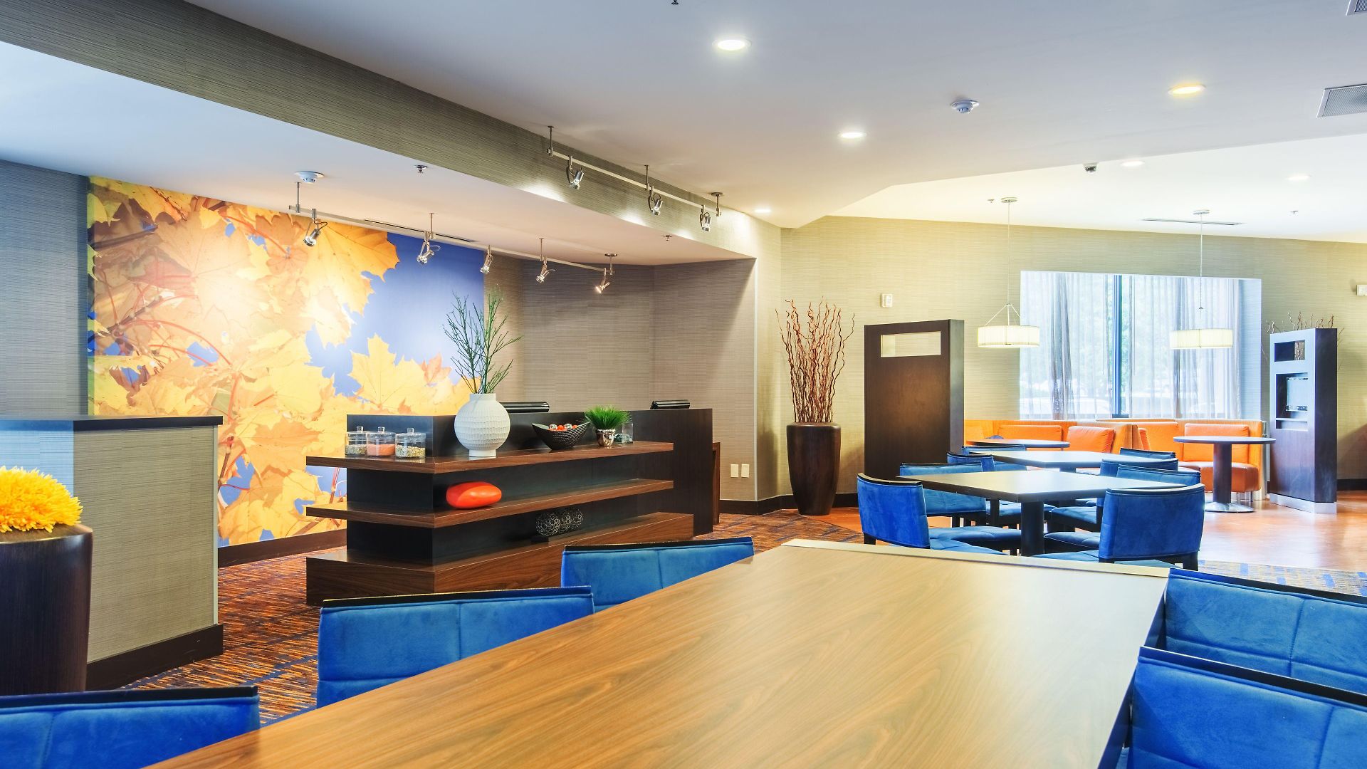 Courtyard By Marriott Airport Loso Hotel