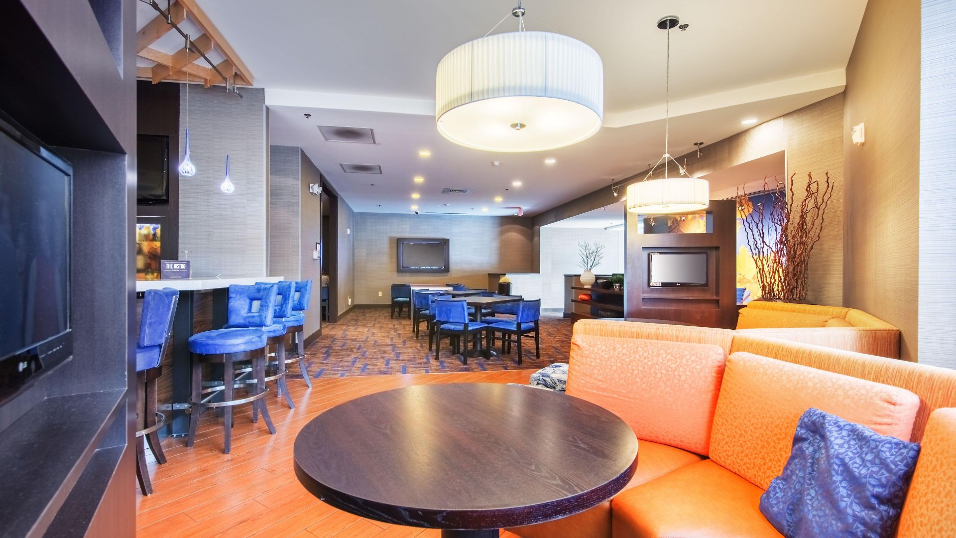 Courtyard By Marriott Airport Loso Hotel