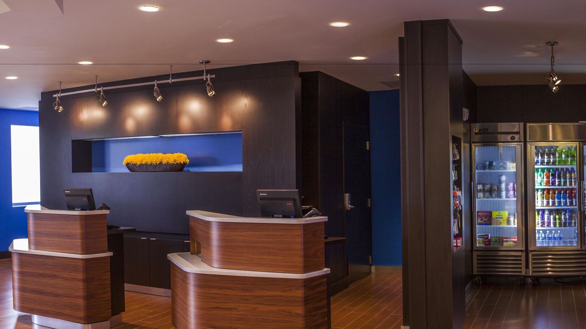 Courtyard By Marriott Airport Loso Hotel