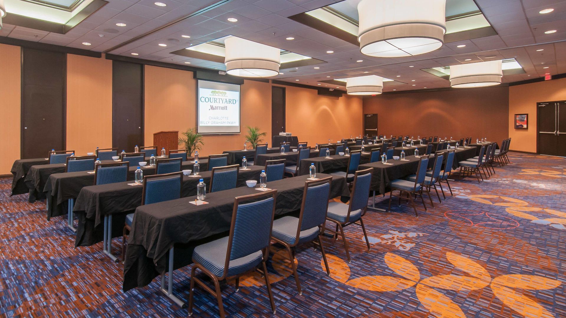 Courtyard By Marriott Airport Loso Hotel