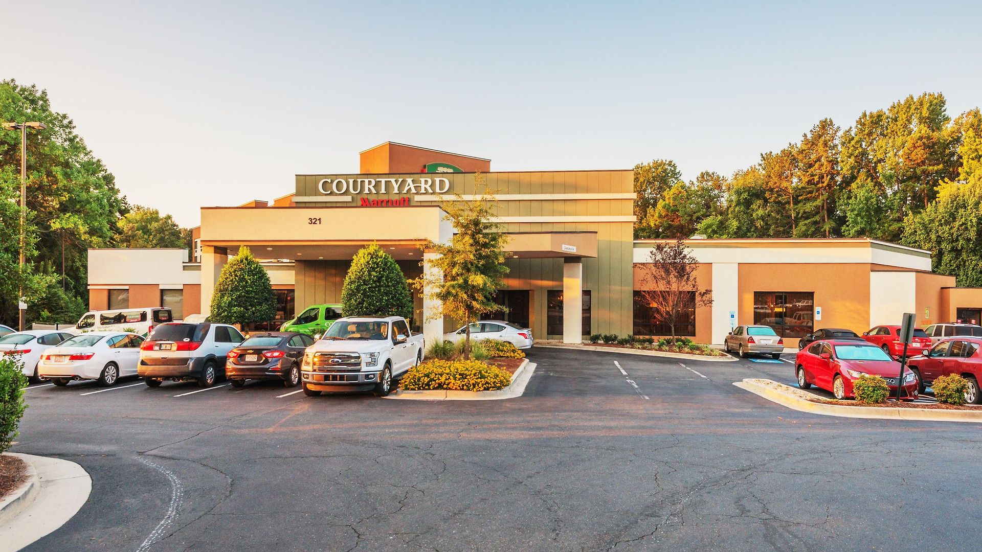Courtyard By Marriott Airport Loso