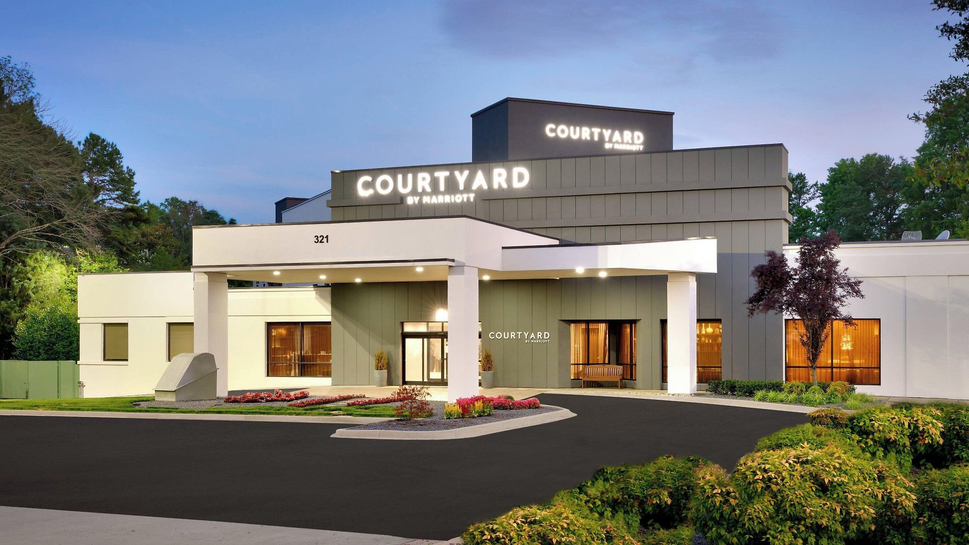 Hotel Courtyard By Marriott Airport Loso