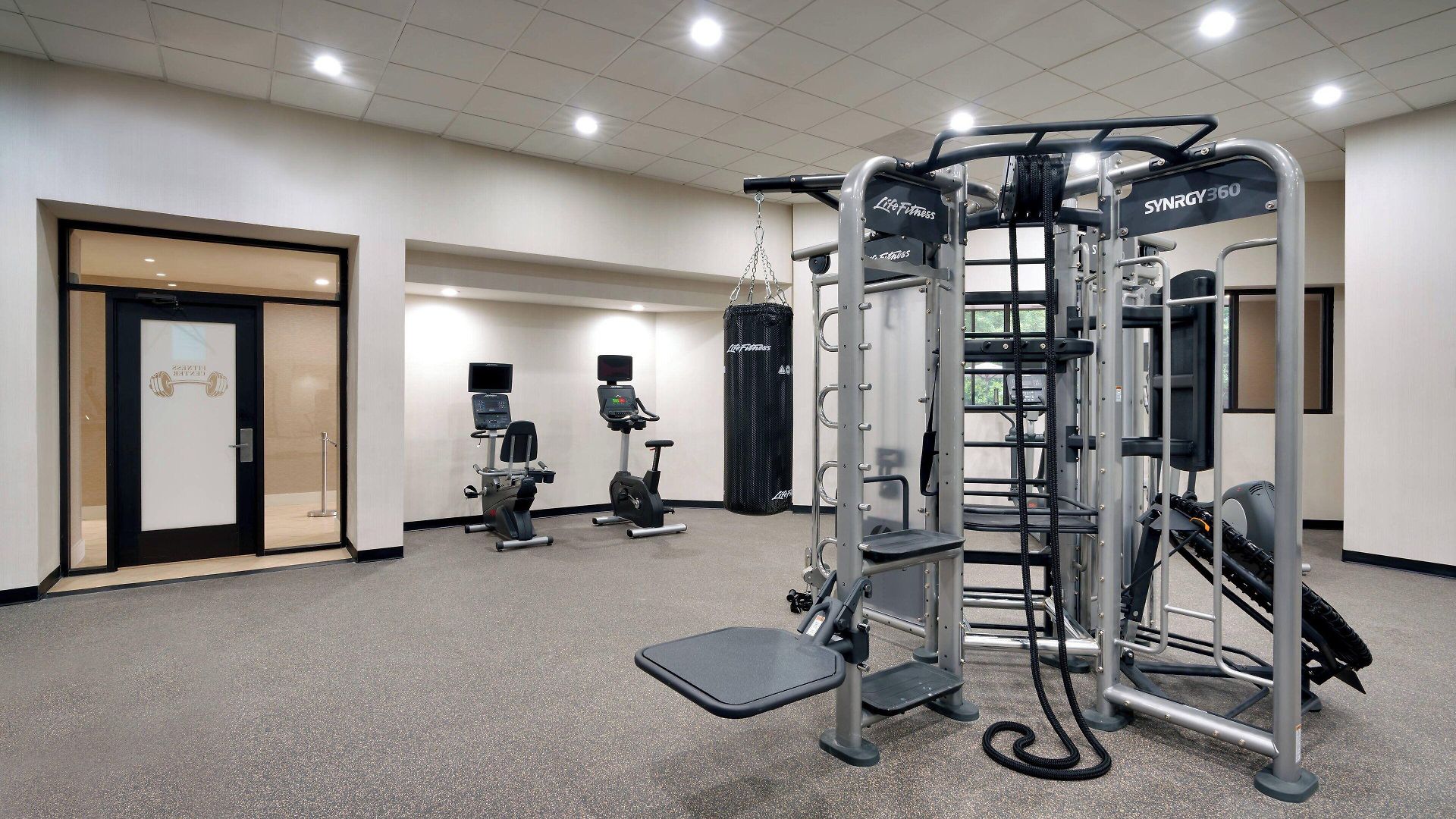 Courtyard By Marriott Airport Loso Hotel