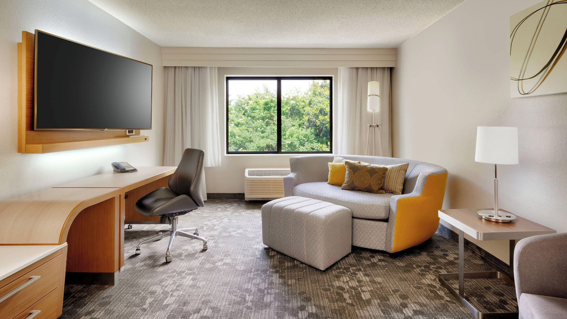 Courtyard By Marriott Airport Loso