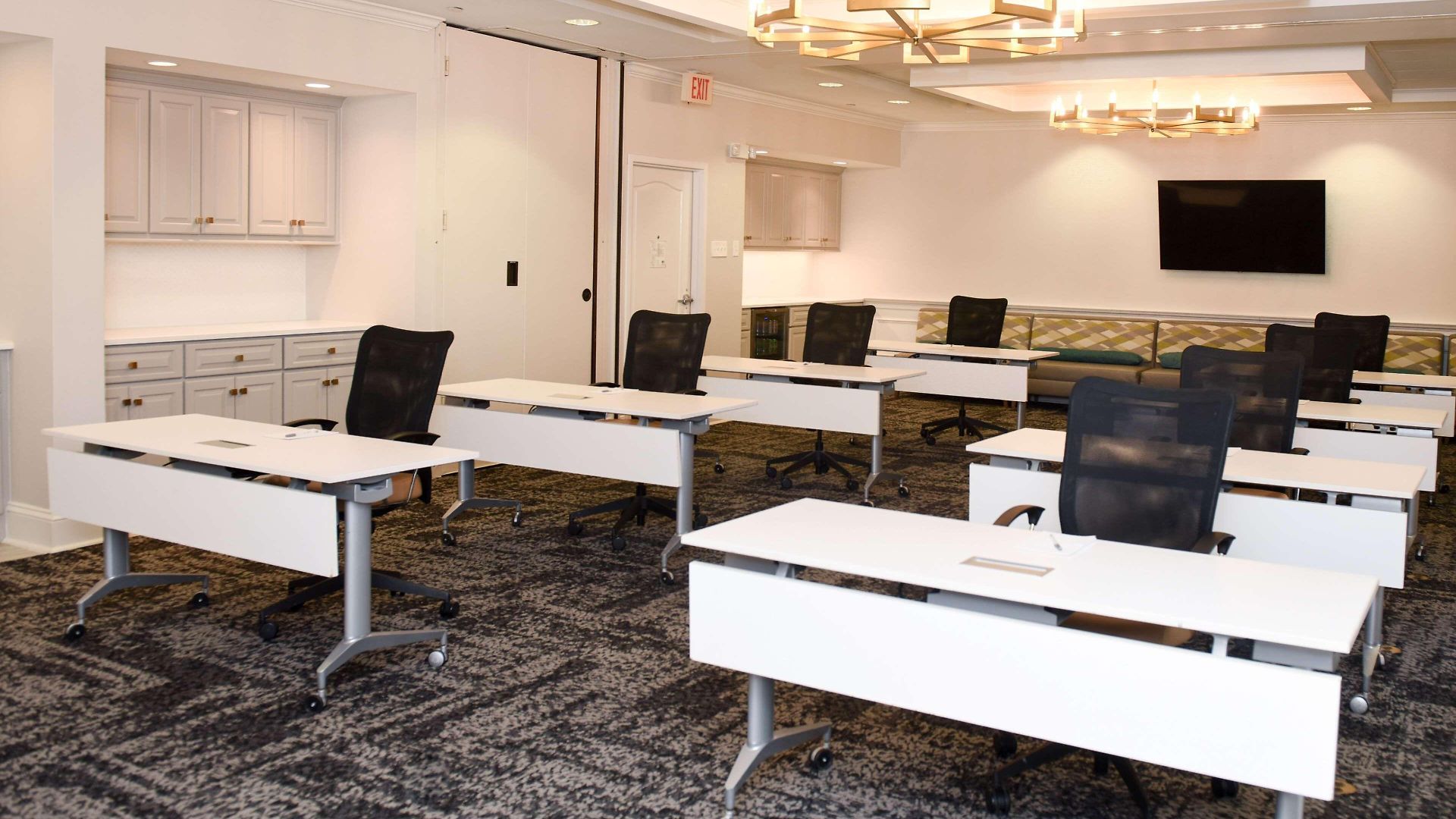 Hotel Hampton & South Park At Phillips Place 3*
