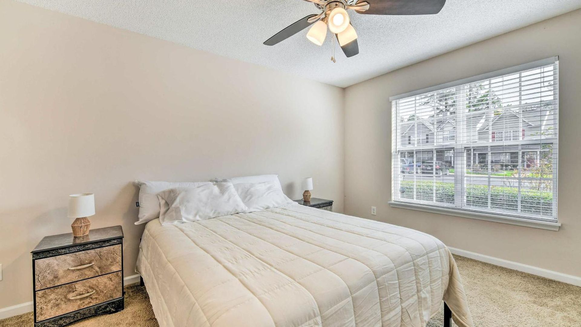 Chic Townhome W/ Community Pool * Charlotte