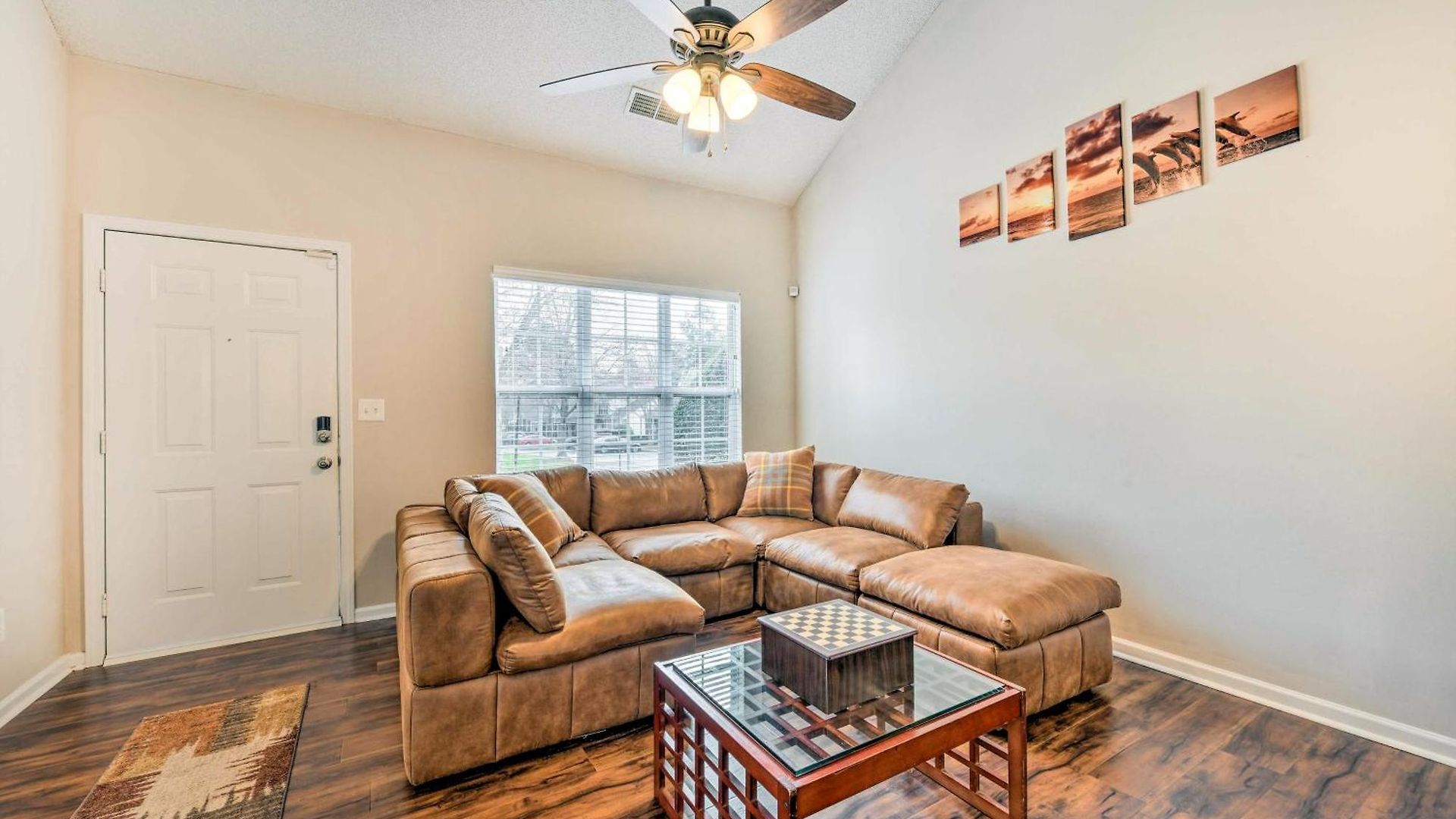 Chic Townhome W/ Community Pool