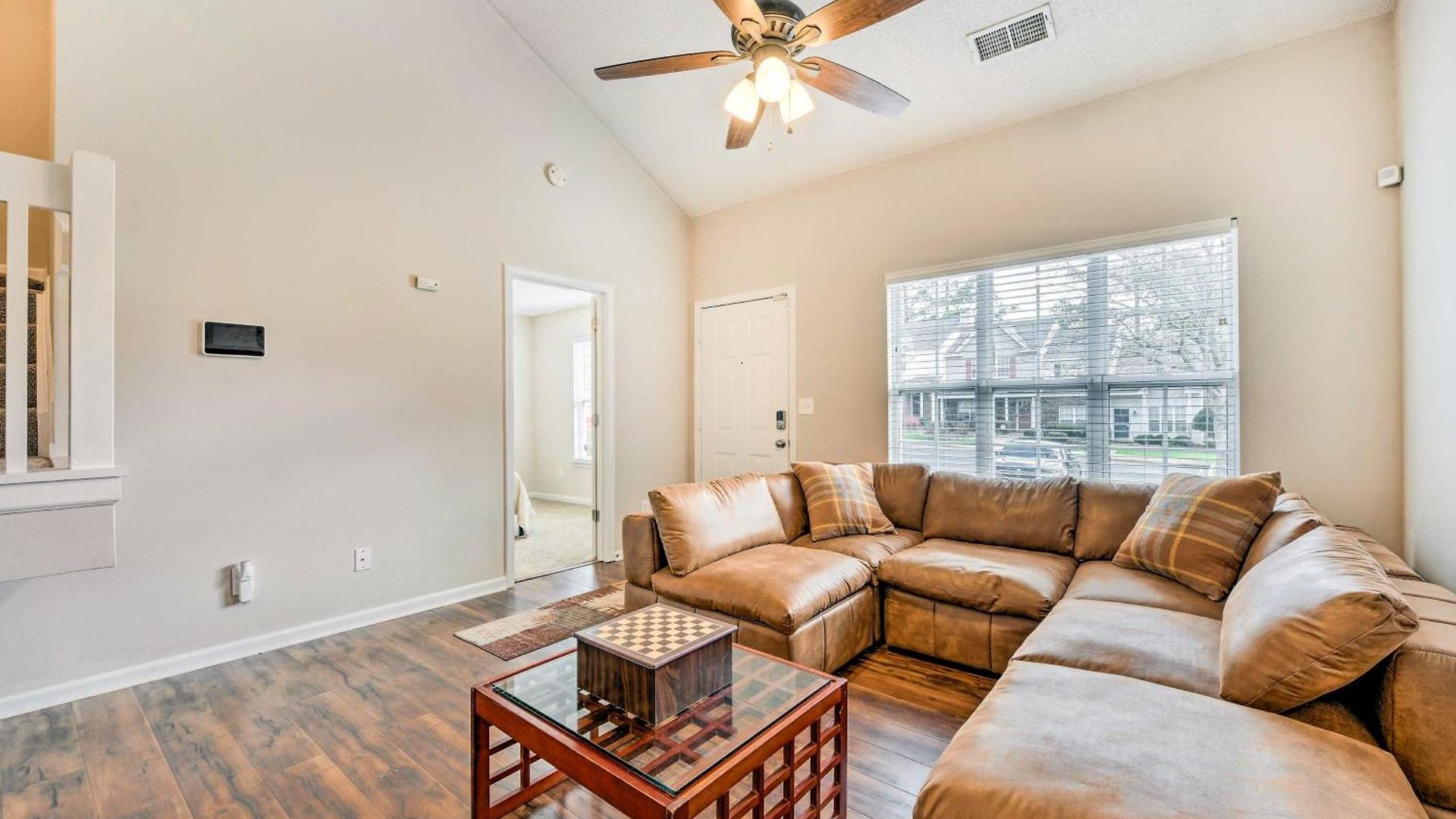 Chic Townhome W/ Community Pool Holiday home