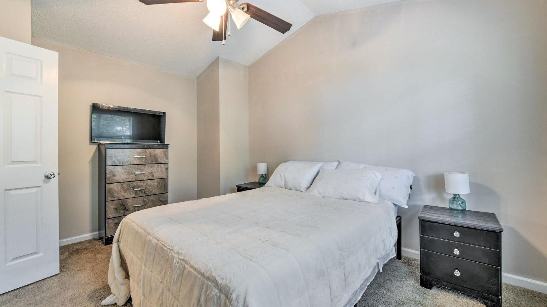 Holiday home Chic Townhome W/ Community Pool *
