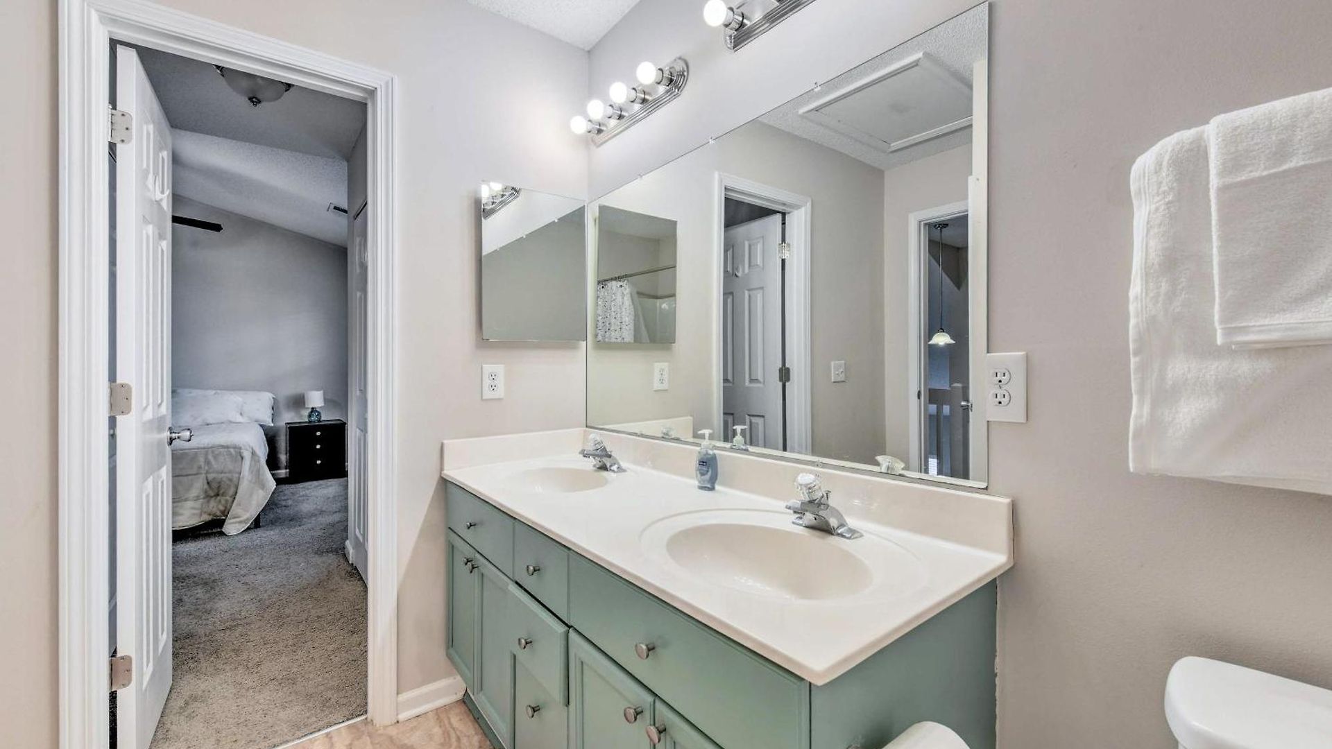 Chic Townhome W/ Community Pool * Charlotte