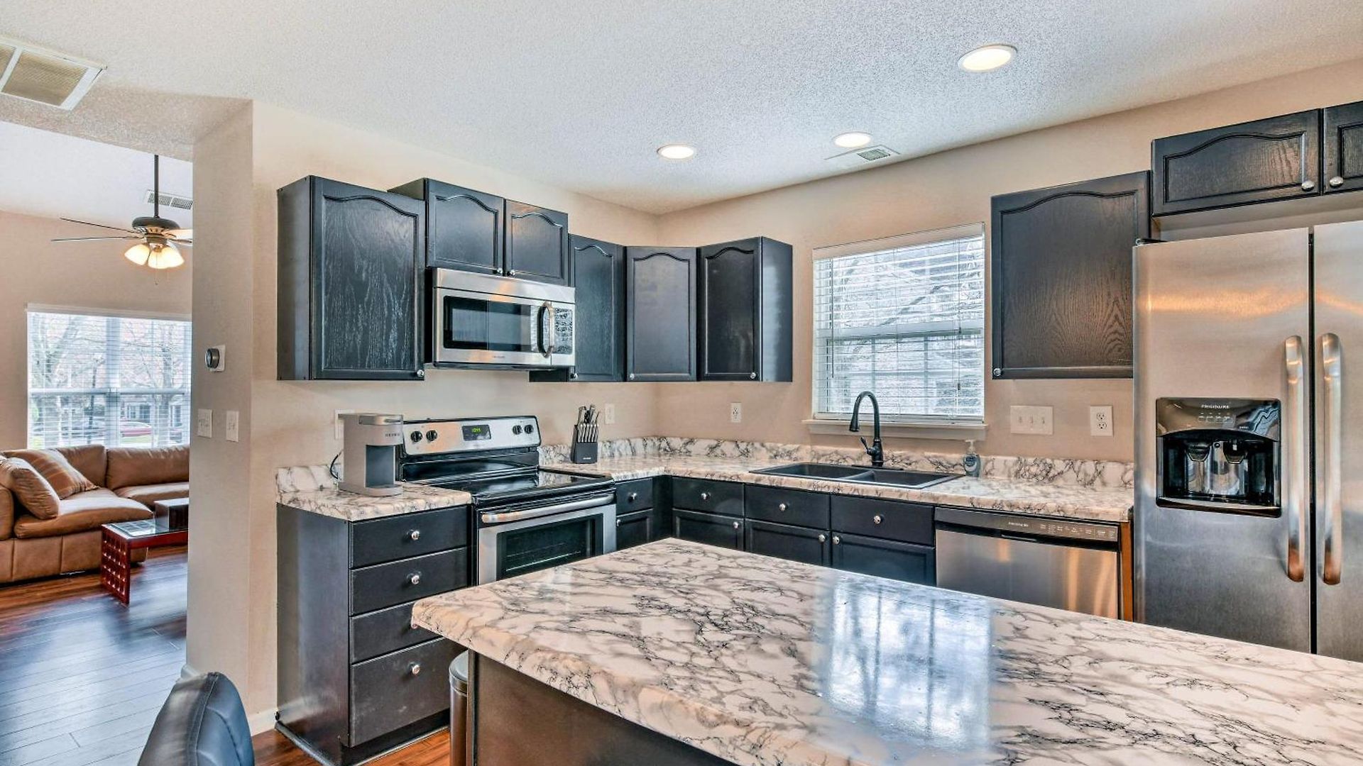 Chic Townhome W/ Community Pool