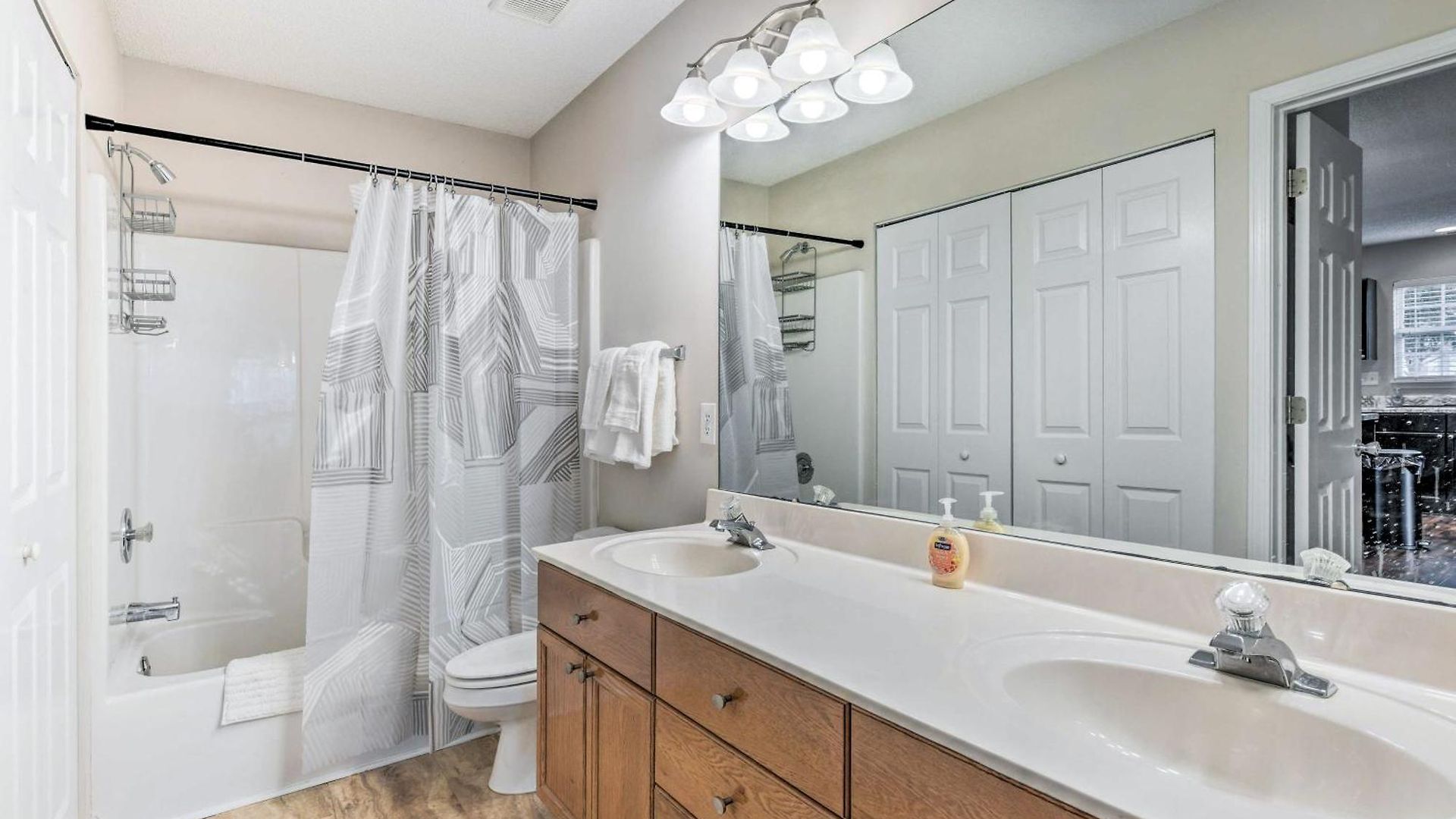 Chic Townhome W/ Community Pool Holiday home