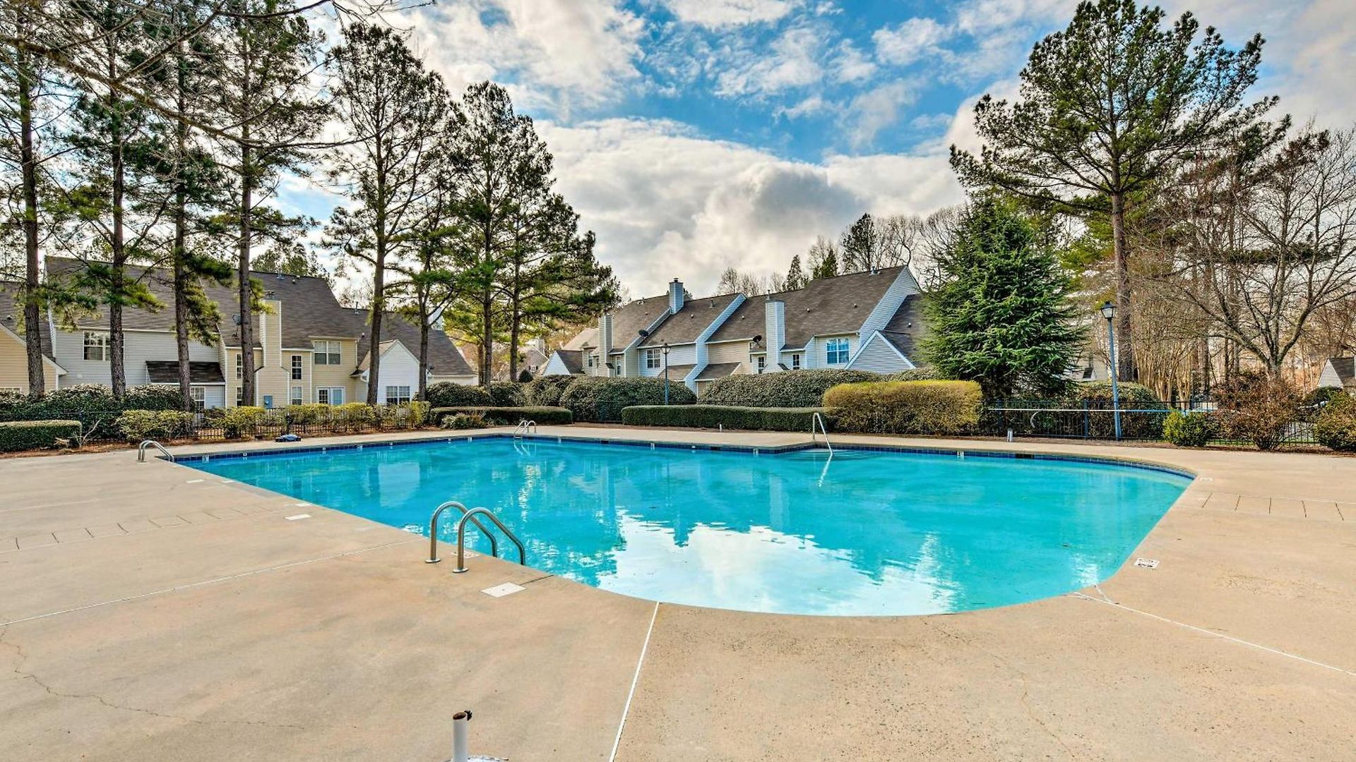 Chic Townhome W/ Community Pool Holiday home *