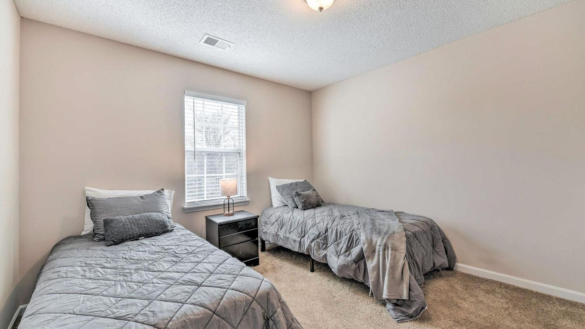 Chic Townhome W/ Community Pool Holiday home Charlotte