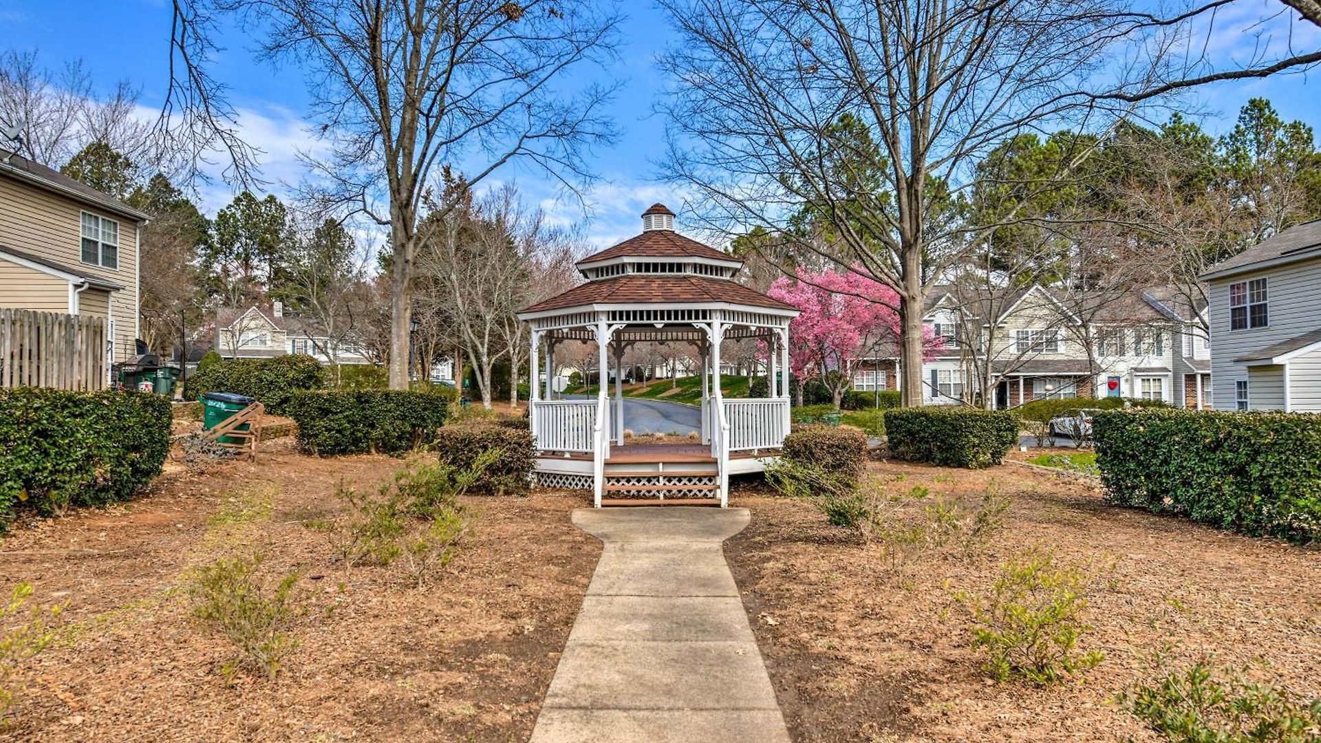 Chic Townhome W/ Community Pool Holiday home Charlotte