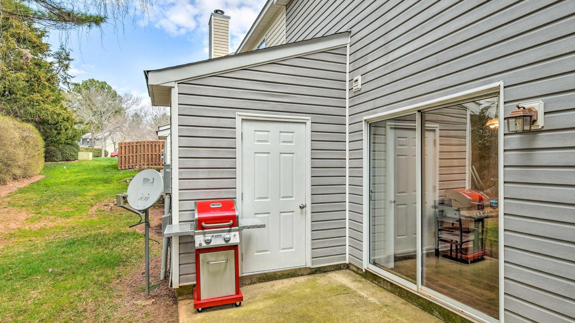 Chic Townhome W/ Community Pool