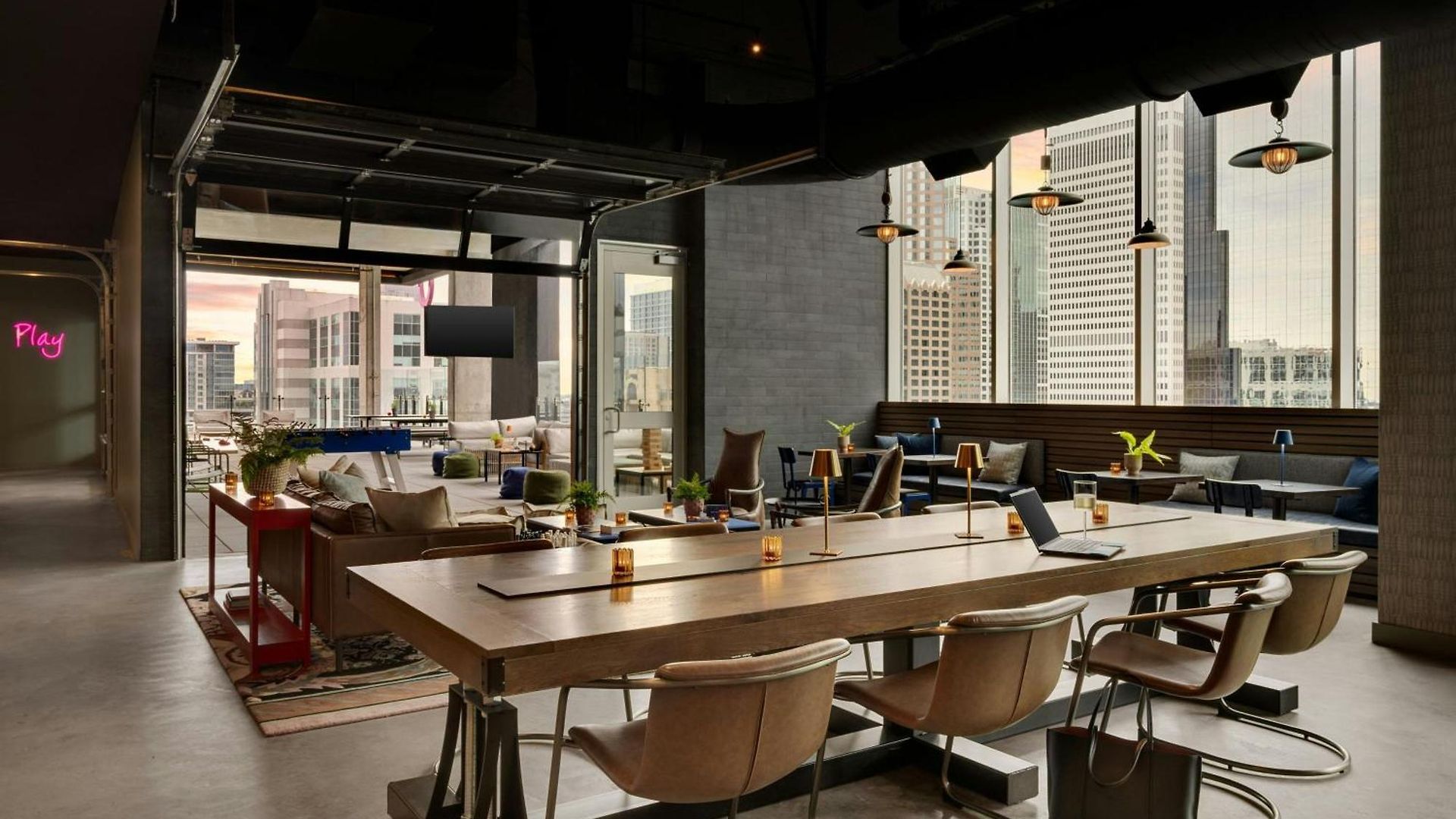 Hotel Moxy Downtown 3*