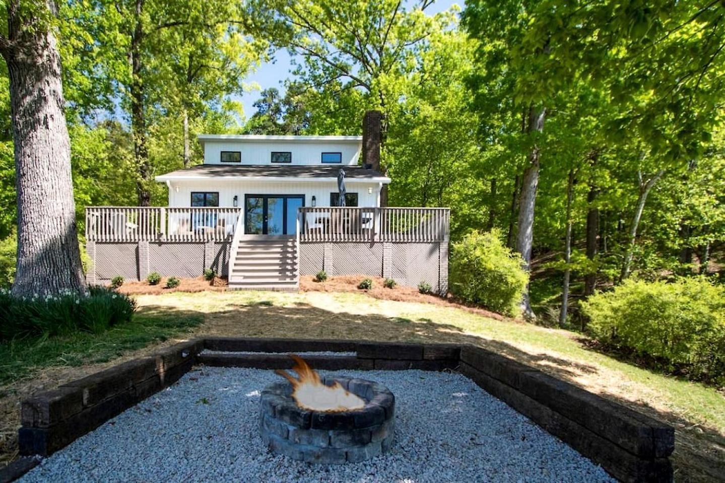 Embrace Nature In Lakefront With Fire Pit In Charlotte, North Carolina Holiday home *
