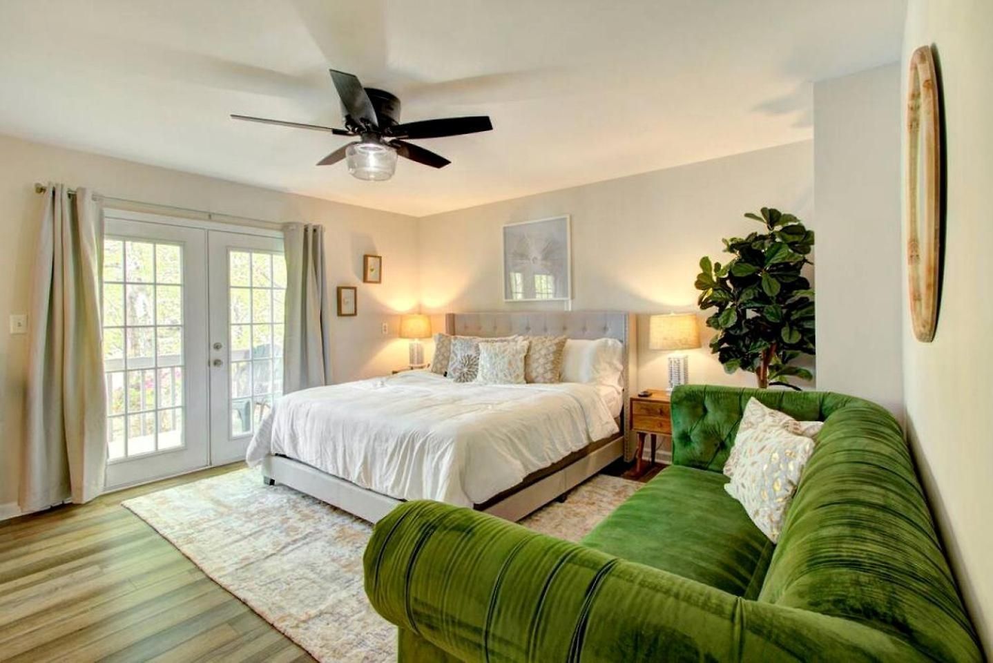 Holiday home Embrace Nature In Lakefront With Fire Pit In Charlotte, North Carolina