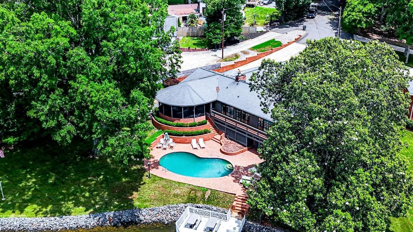 Cozy With Swimming Pool In Charlotte, North Carolina Charlotte