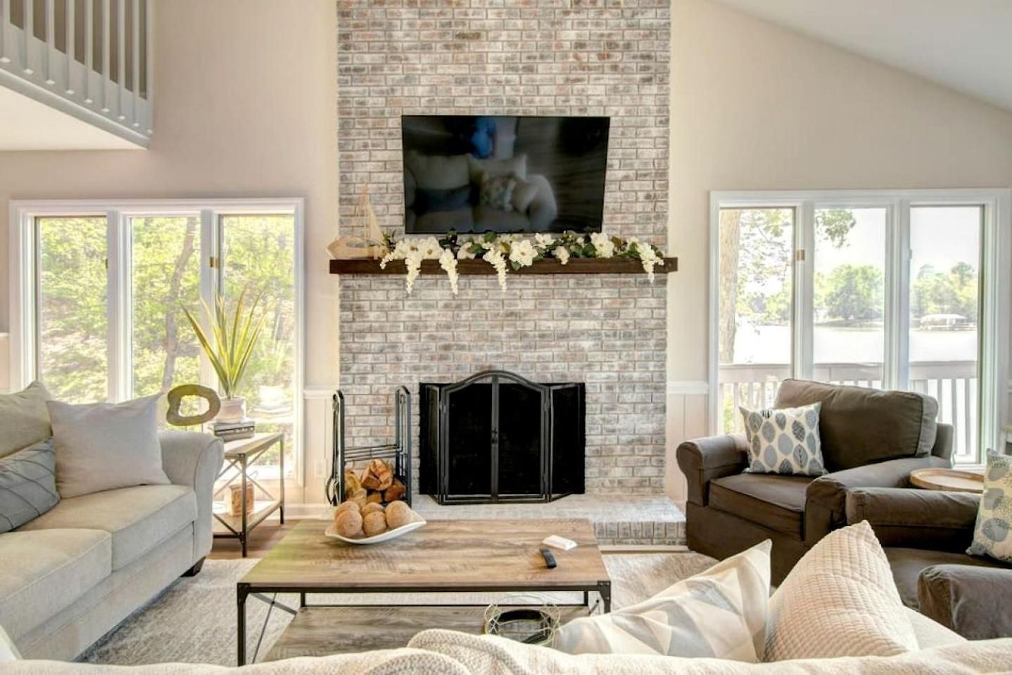 Embrace Nature In Lakefront With Fire Pit In Charlotte, North Carolina Holiday home *