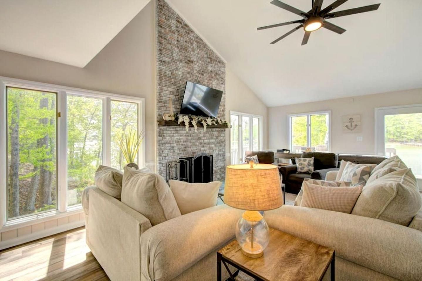 Holiday home Embrace Nature In Lakefront With Fire Pit In Charlotte, North Carolina