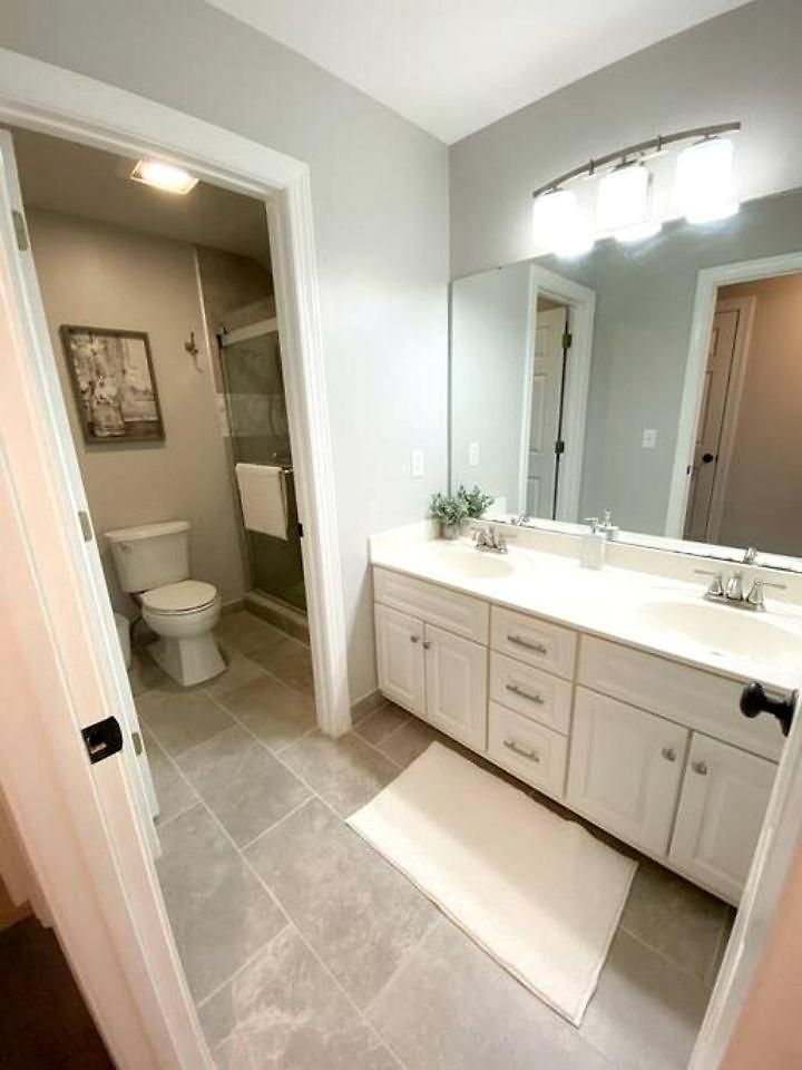 Holiday home Disconnect At With Great Surroundings In Charlotte, North Carolina *