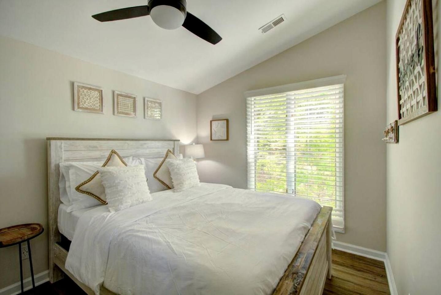 Embrace Nature In Lakefront With Fire Pit In Charlotte, North Carolina Holiday home Charlotte