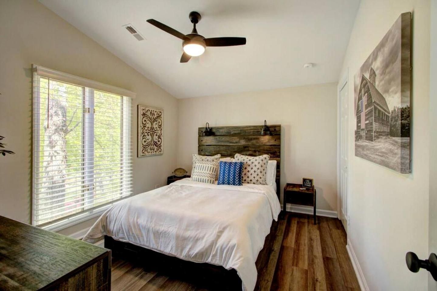 Embrace Nature In Lakefront With Fire Pit In Charlotte, North Carolina Holiday home *