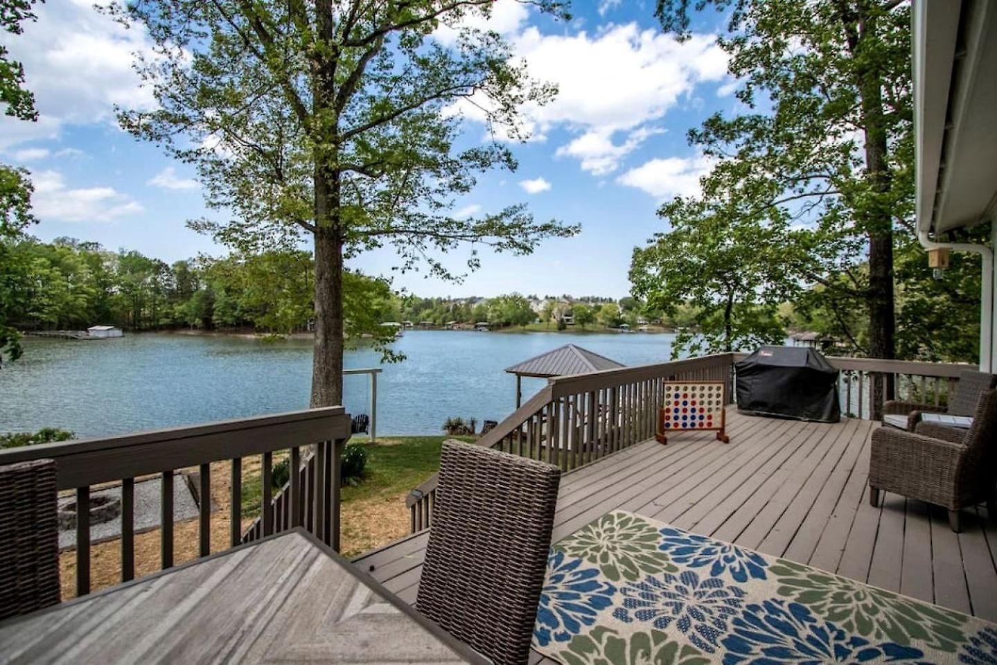 Holiday home Embrace Nature In Lakefront With Fire Pit In Charlotte, North Carolina