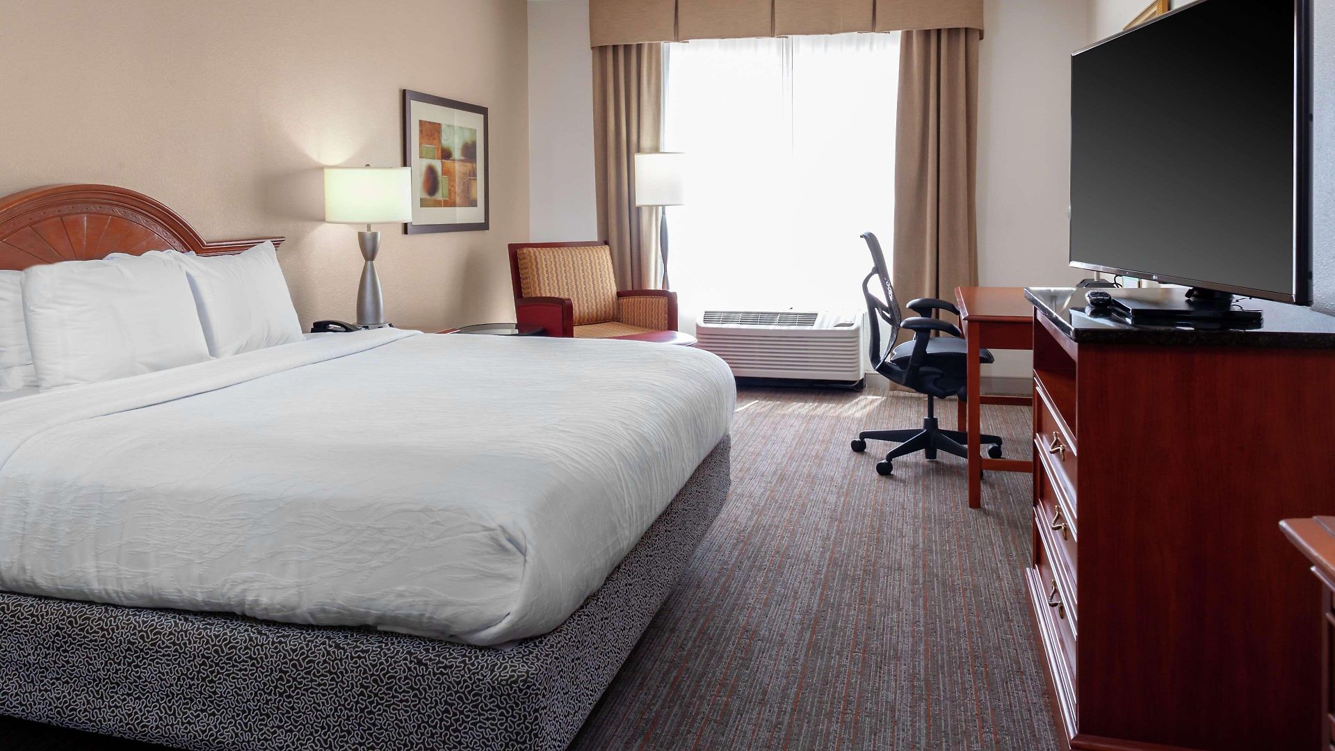 Hilton Garden North Hotel 3*