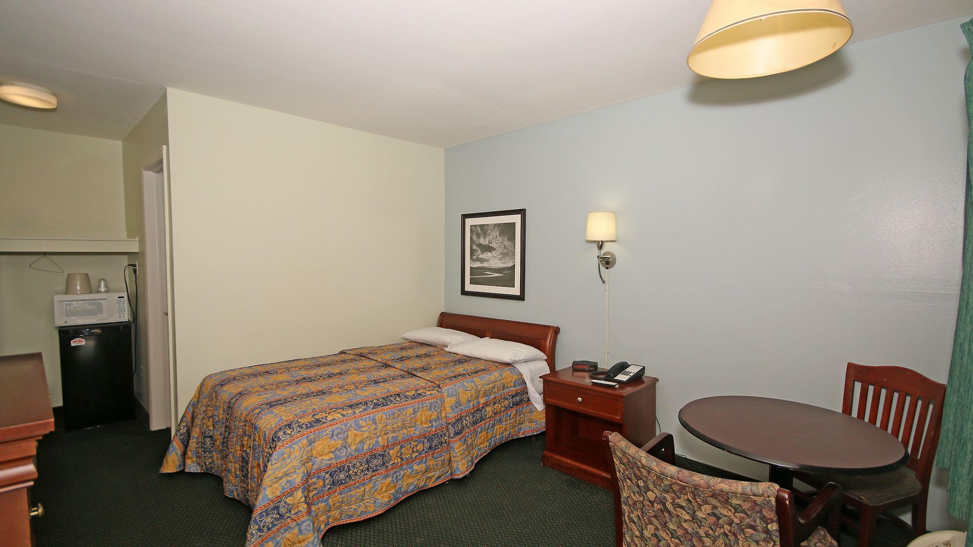 Royal And Airport Motel 2*