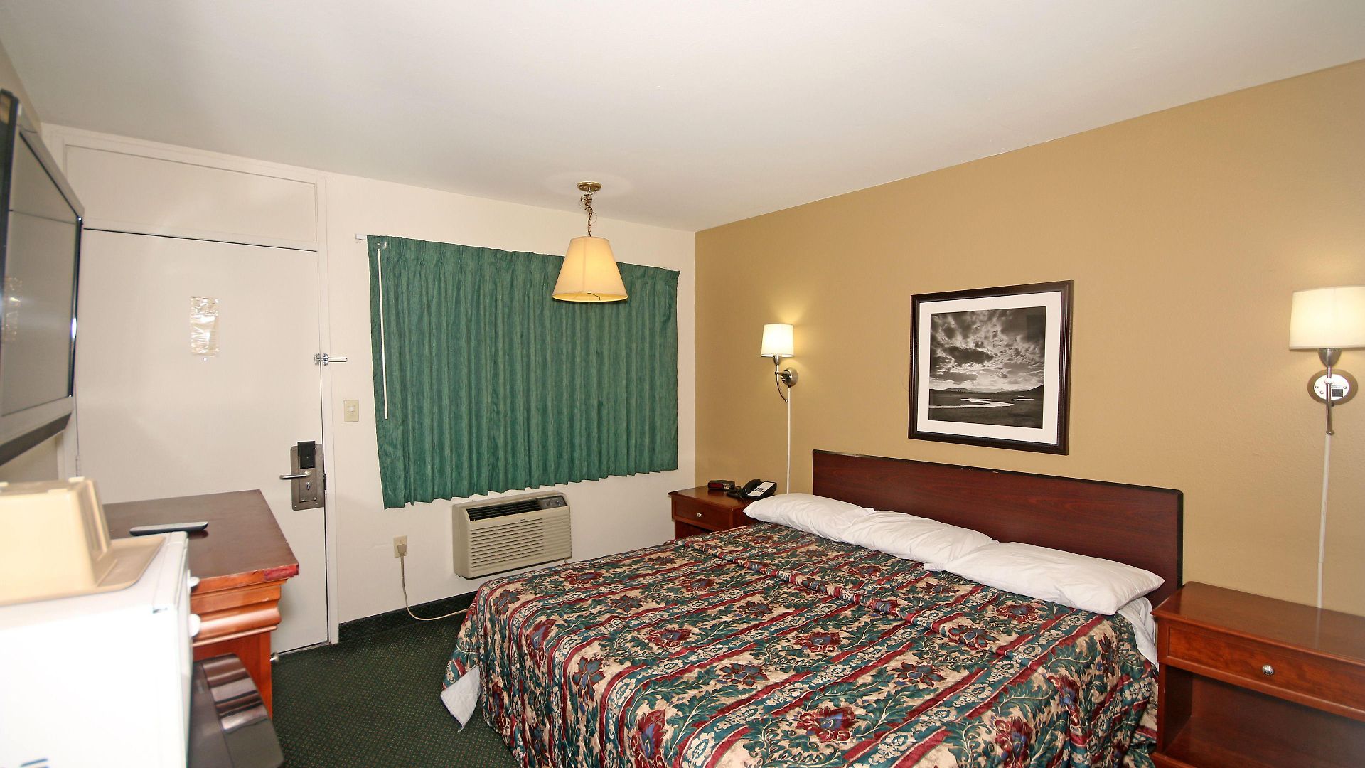 Royal And Airport Motel