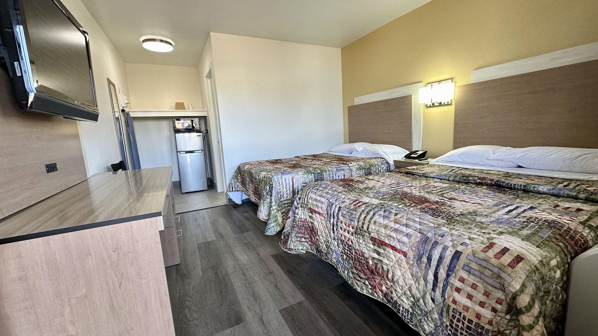 Royal And Airport Motel
